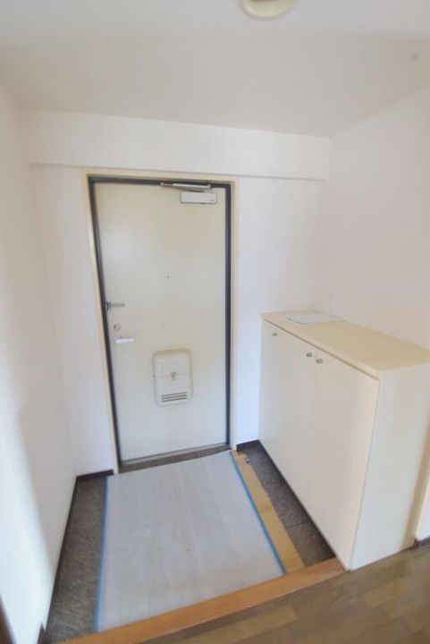 グランドムール北上尾の玄関