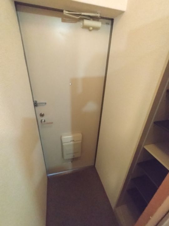 大阪府堺市西区鳳東町3(アパート)の賃貸物件の玄関