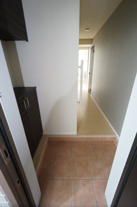 千葉県千葉市緑区古市場町(マンション)の賃貸物件の玄関