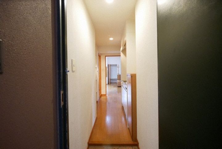 ヴェルデロータス平尾の玄関