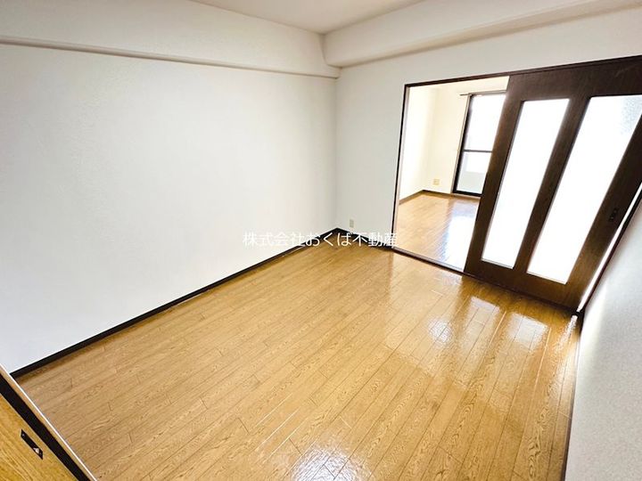 スフィンクス喜元ビルの居間