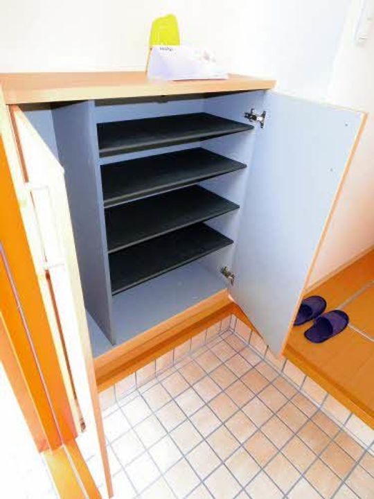 ウエストサイド弐番館の玄関