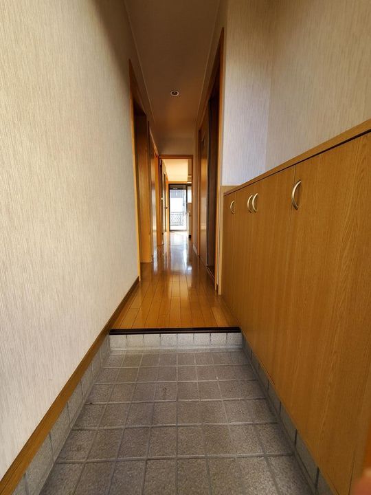 ロジュマン森IIの玄関