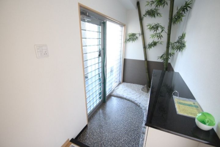 大和トラスト第5中山ビルの玄関