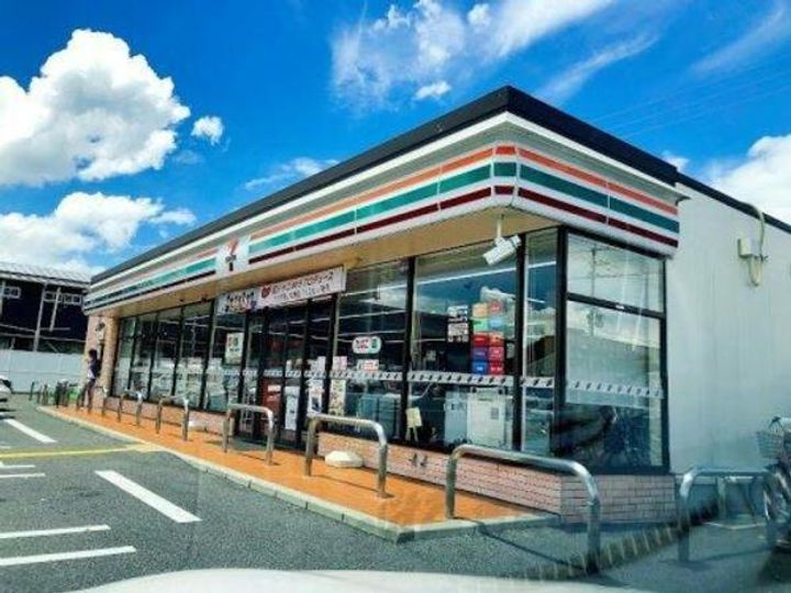 スーリールII番館の周辺