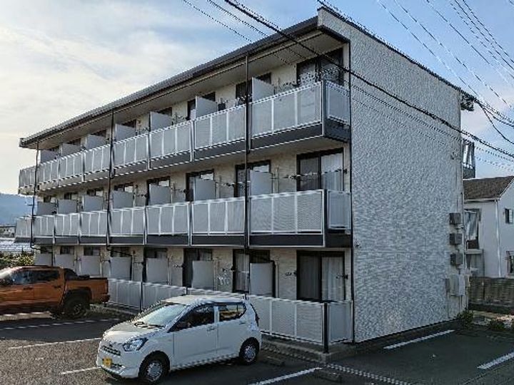 レオパレスレスト 清水の外観
