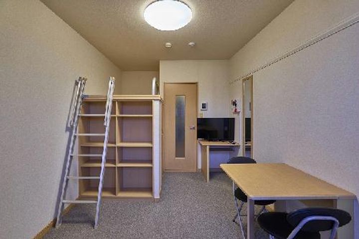レオパレスレスト 清水の居間