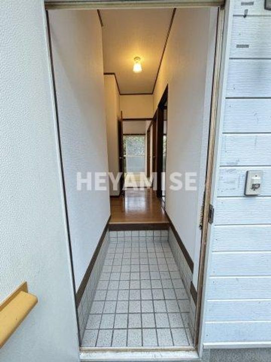 ひかりハイツIIの玄関