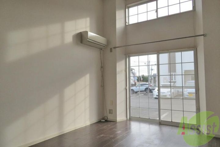 ホワイトキャッスル郡山ビレジA棟の居間