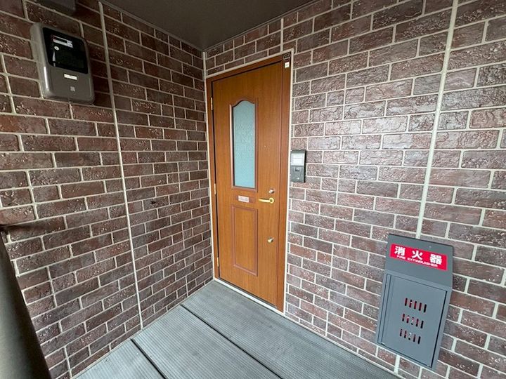 神奈川県伊勢原市笠窪(アパート)の賃貸物件の玄関