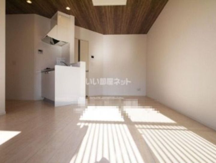 プレミアムアイランド若楠 Dの居間