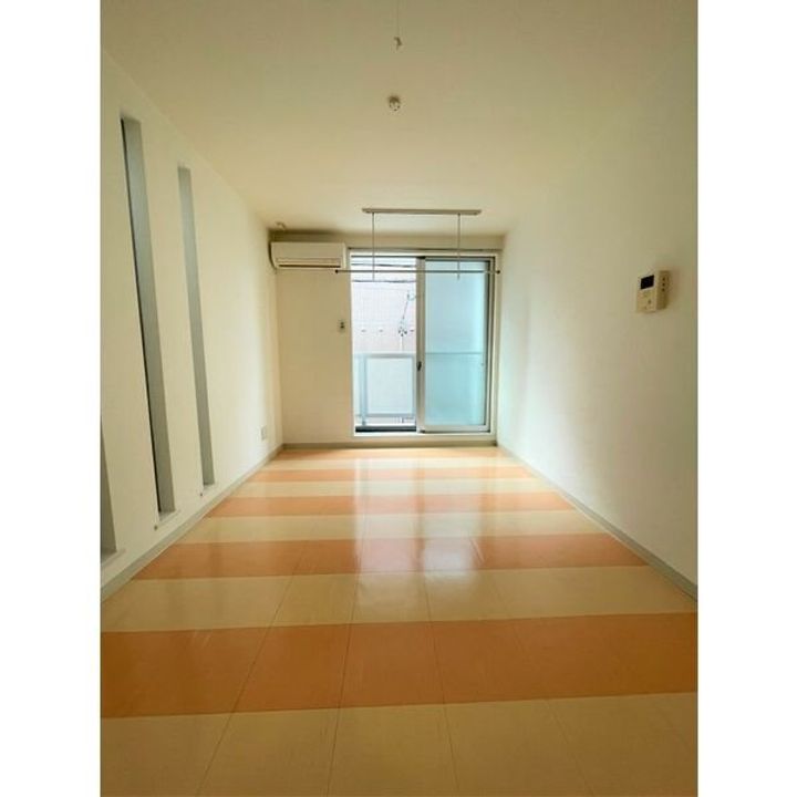 ノヴェル東別院の居間