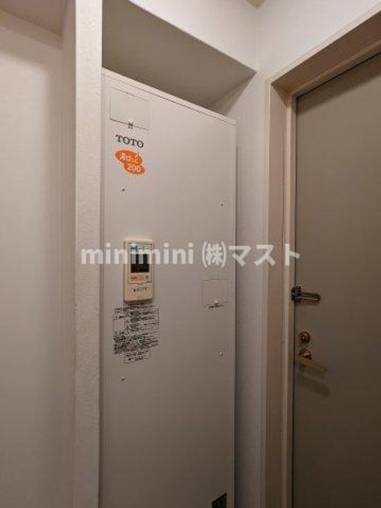 シンエイアド中央大通りビルディングの玄関