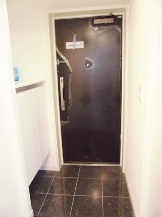 レジュールアッシュ福島CUEZの玄関