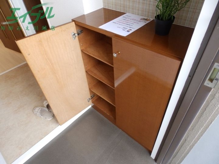 プラザコート宮の前の玄関