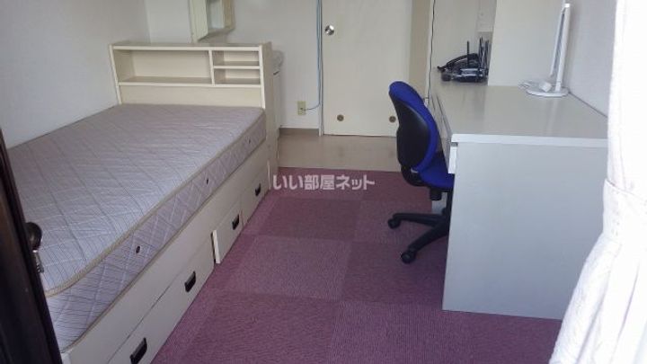 ドーミー赤池の居間