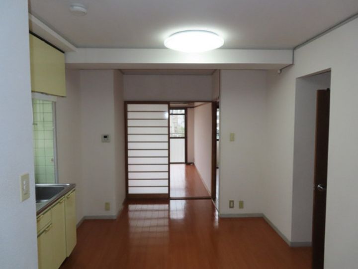 渡里ビルの居間