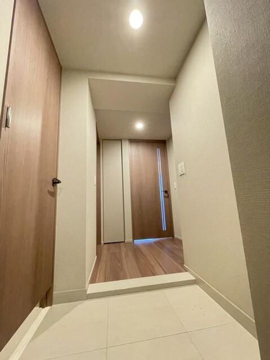 東京都世田谷区給田3(マンション)の賃貸物件の玄関