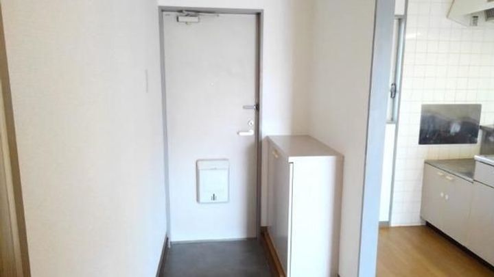 マツモトハイツの玄関