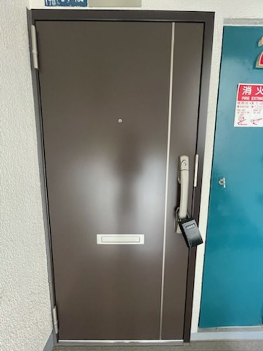 三井住宅A7棟の玄関