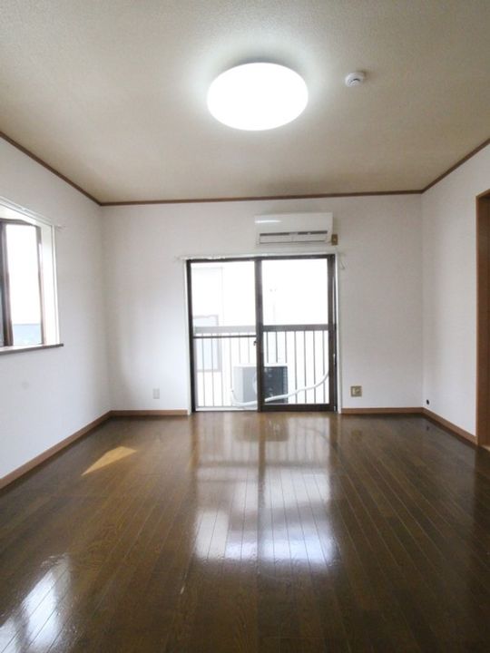 クズハサイドハイツの居間