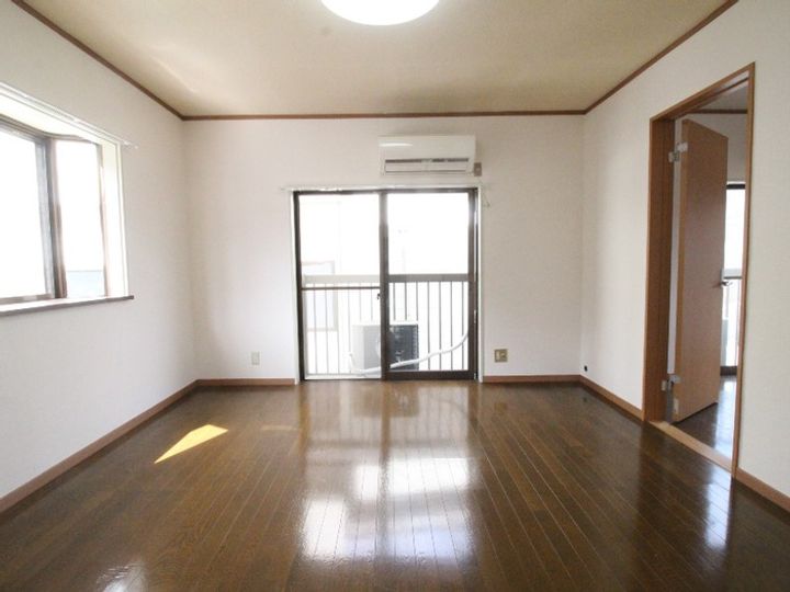 クズハサイドハイツの居間