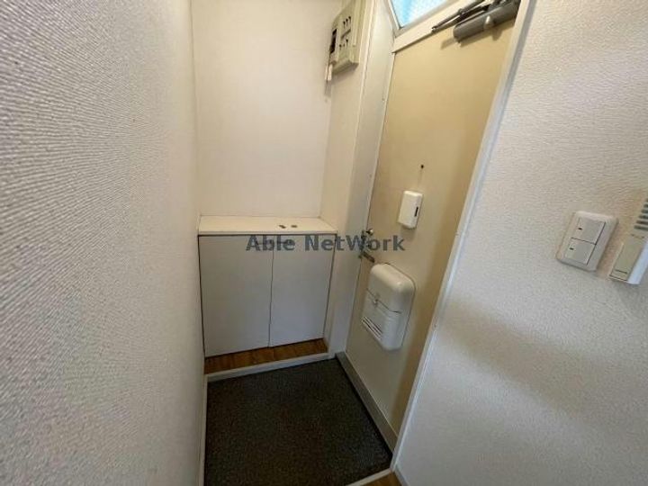 エルグラン芝原 西棟の玄関