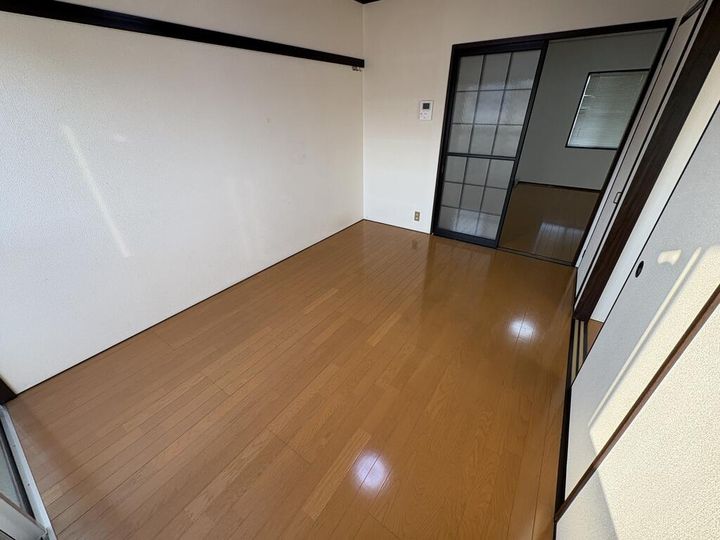 グランドハイツ白亜の居間