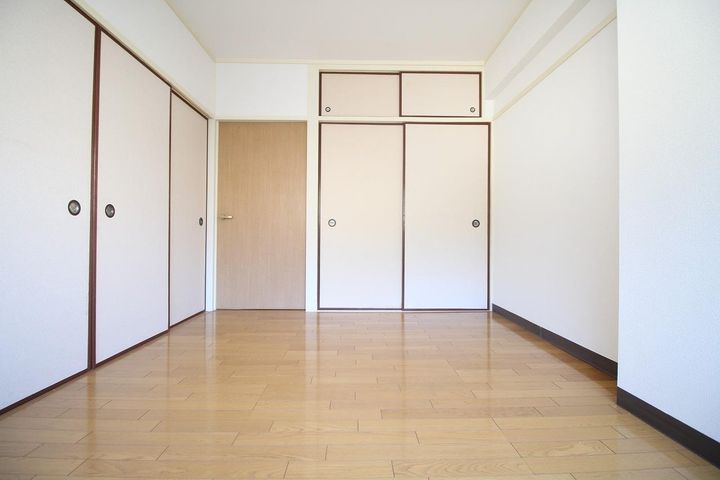 松尾ビルの居間