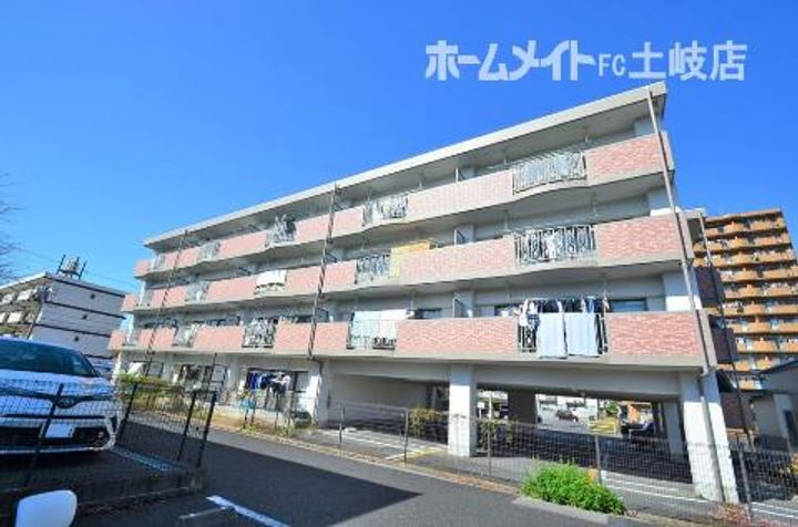 アンファミーユ西小路の外観