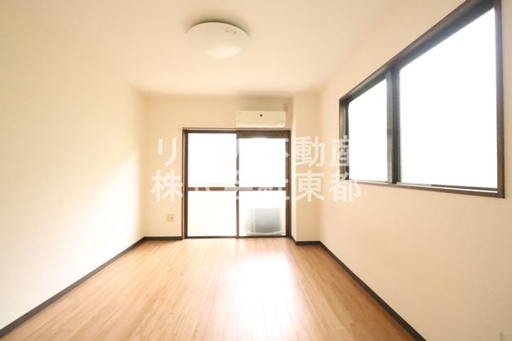 東京都多摩市馬引沢1(マンション)の賃貸物件の居間