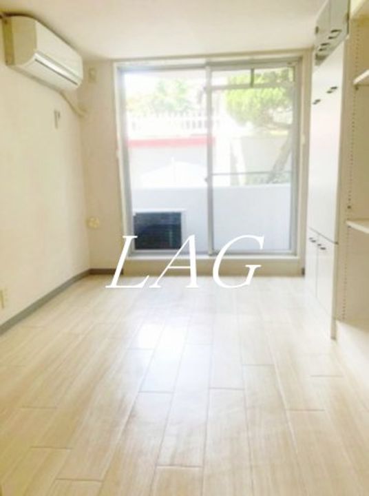 エマーレ中野新橋の居間