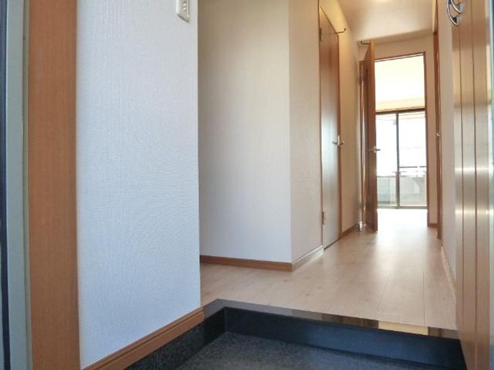 クローバーハウスBの玄関