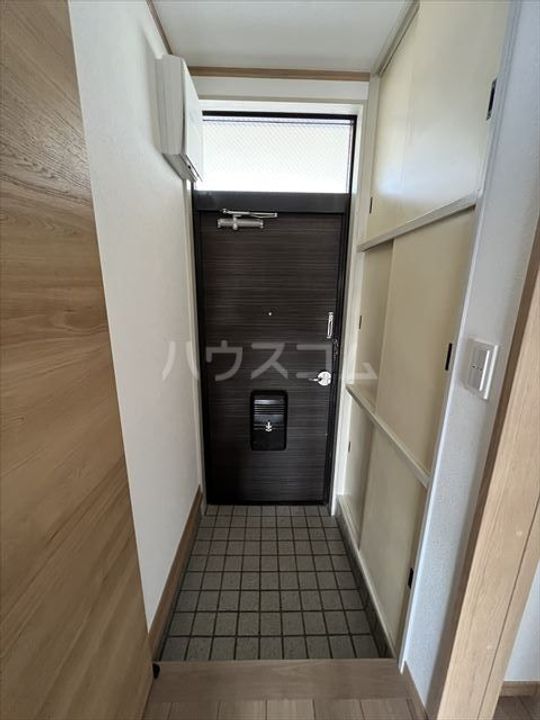 エスティーマンションの玄関