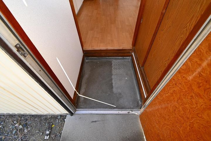 大間々シンプル貸家の玄関