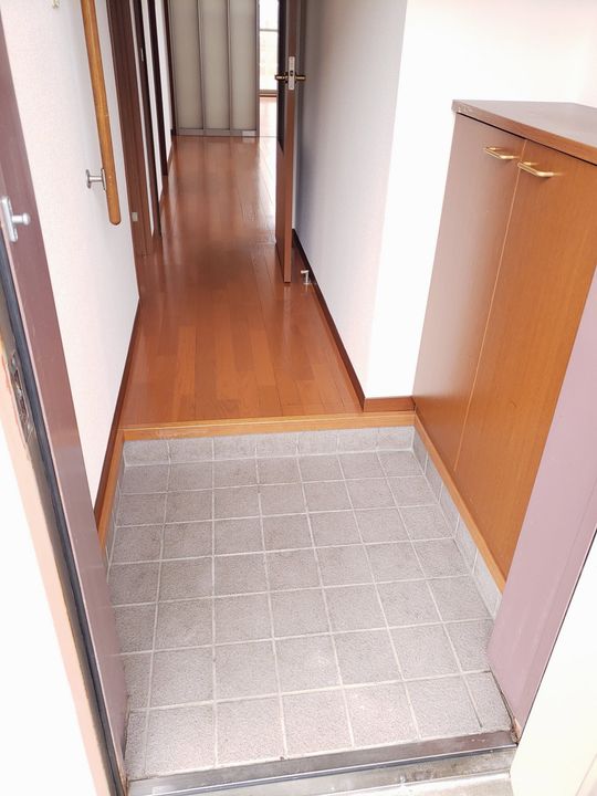 コーシャハイツ富任Bの玄関