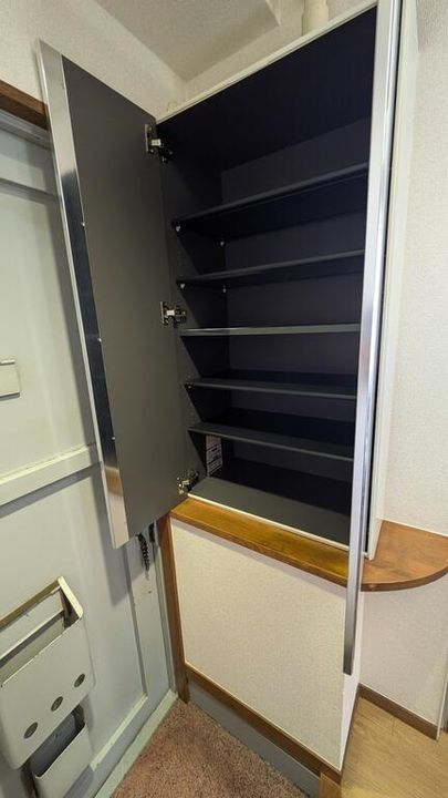 桜町コーポの玄関