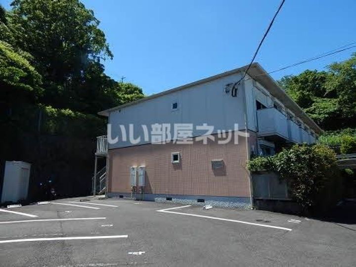 メゾンパリス坂之上の外観