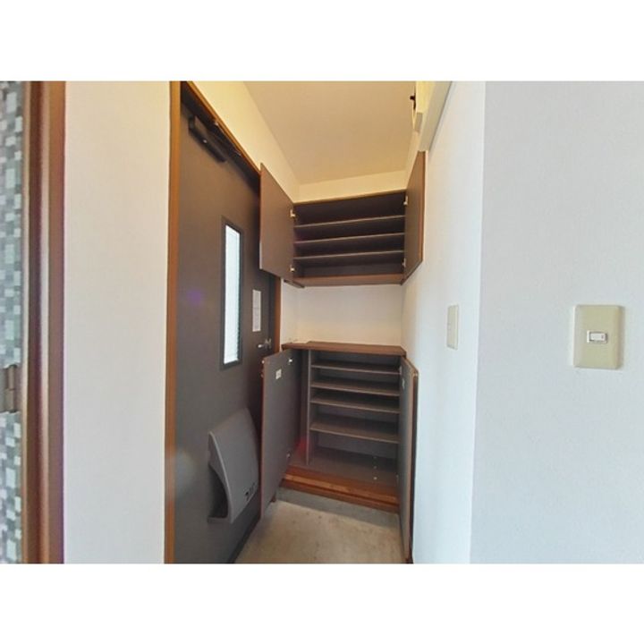 エスペランサ大原Bの玄関