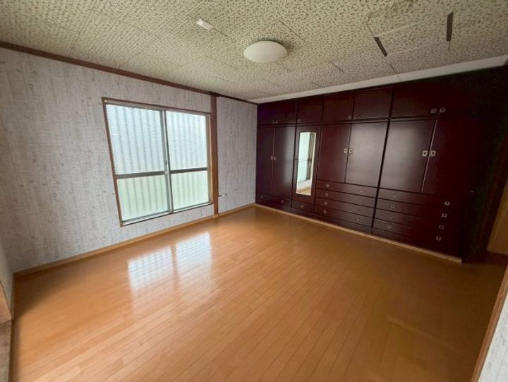 天久マンションの居間