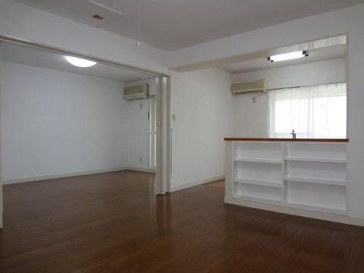 グリンビーハイツの居間