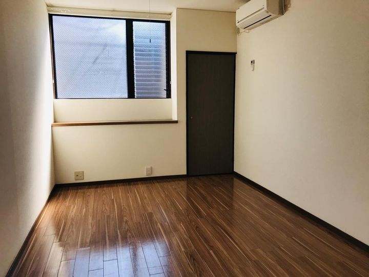 クレスト犀星 105の玄関