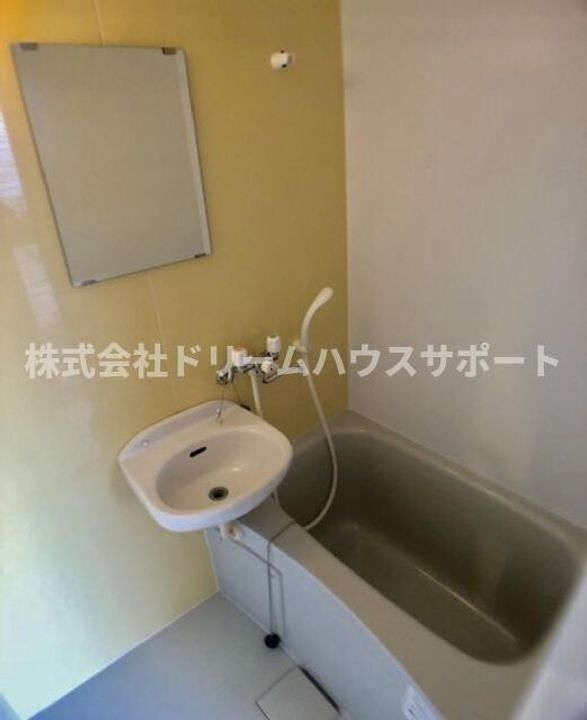 神奈川県横浜市金沢区六浦南1(アパート)の賃貸物件の風呂