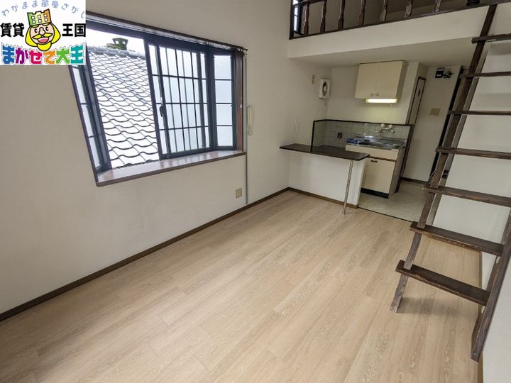 ロフティ本原の居間