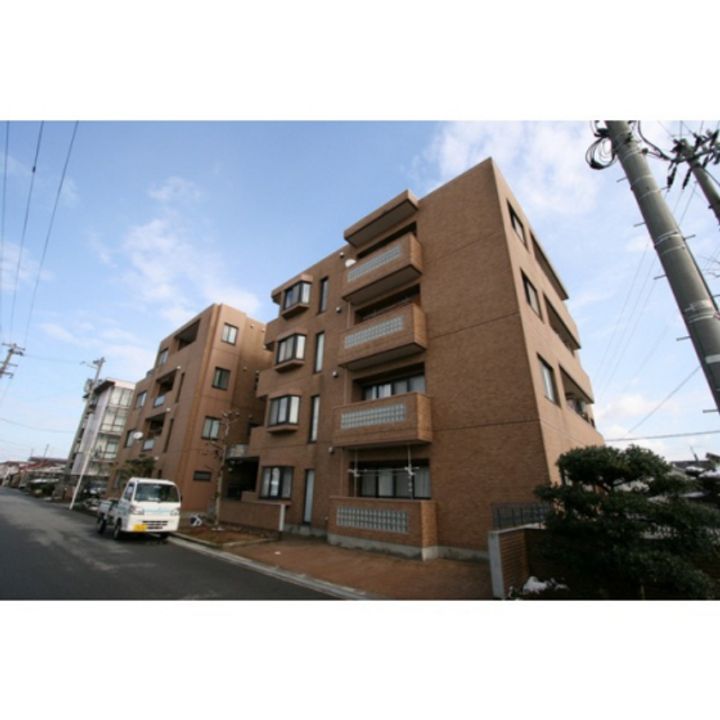 モンセーヌ堀川の外観