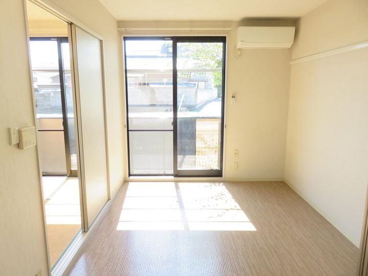 クレセントAの居間