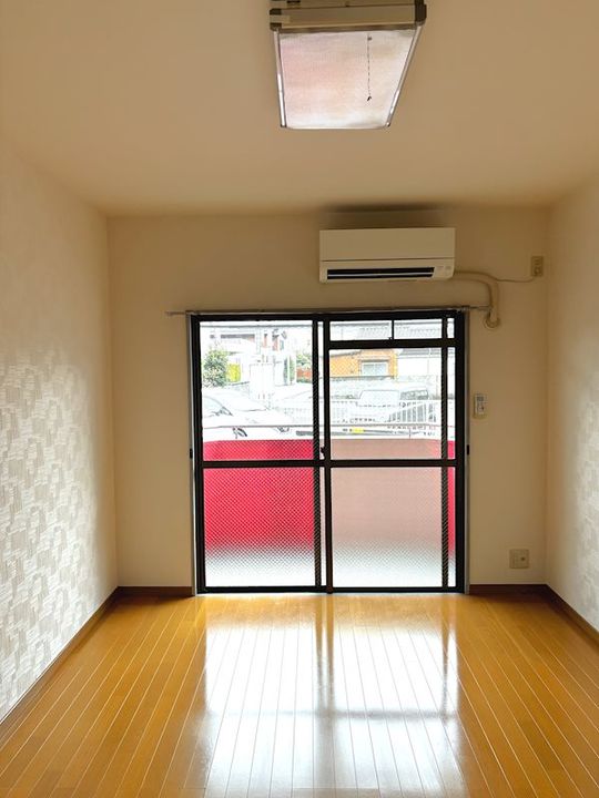 エムテス高畑の居間