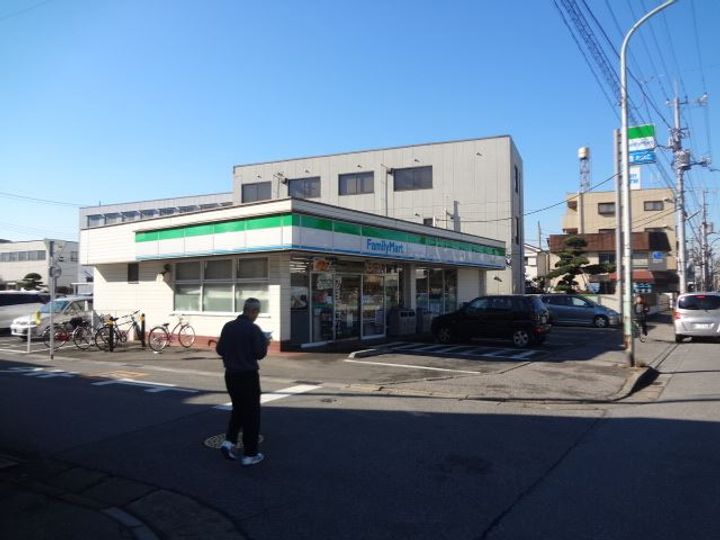 F houseの周辺