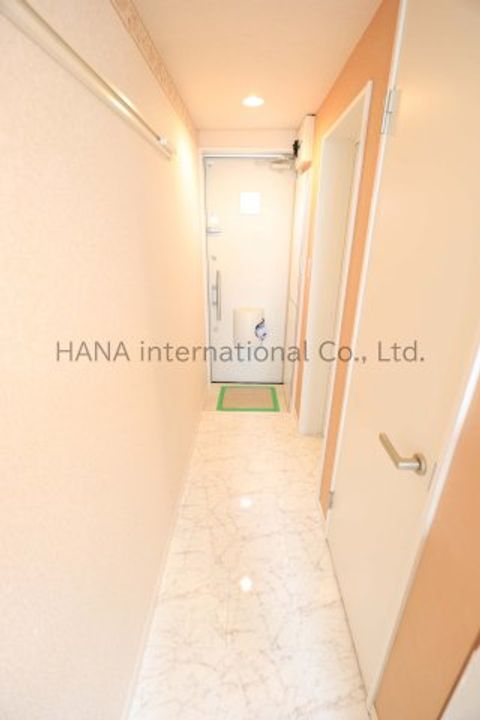 クレストコート横浜の玄関