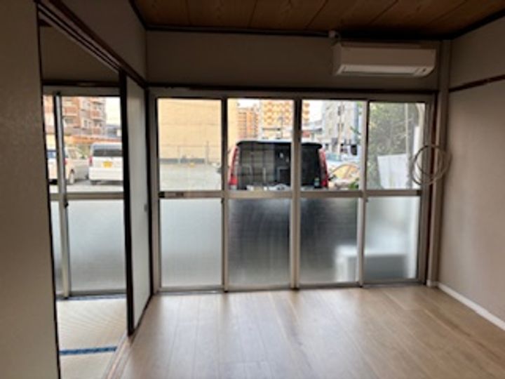 峰アパートの居間